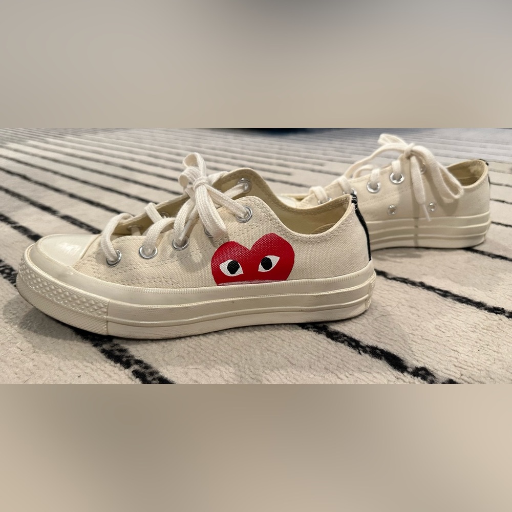 Comme des Garcons low tops/ White / Women size 5 or Men size 3